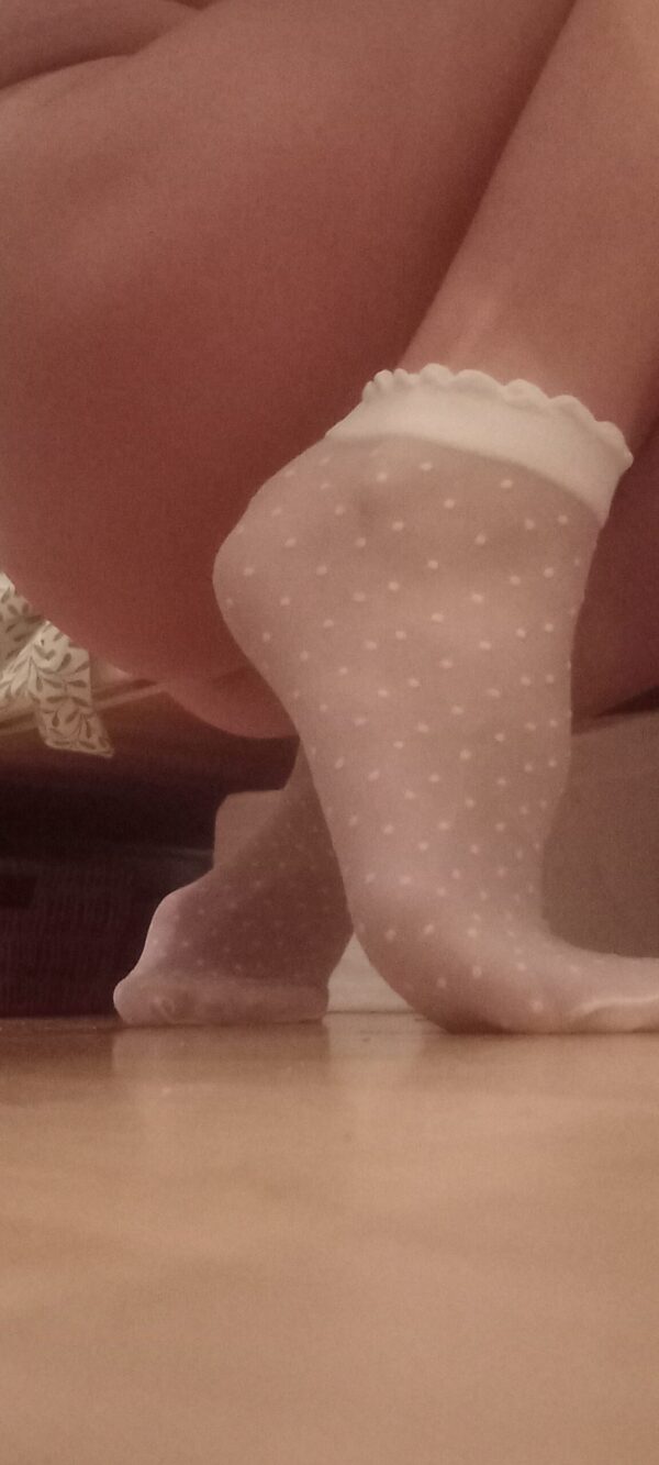 Sheer ankle socks